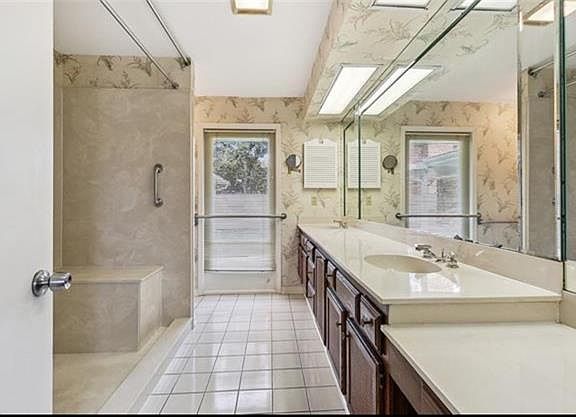 2nd image of 5105 Cleveland Pl