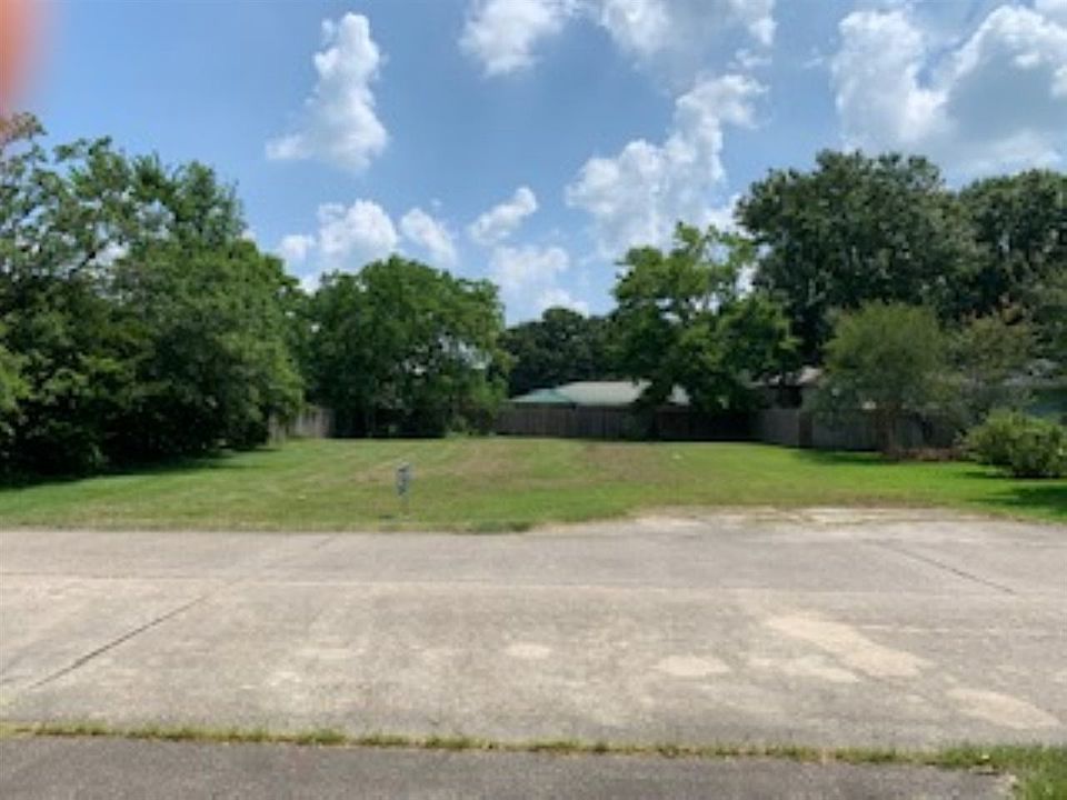 2nd image of 620 Woodside Dr