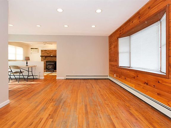3rd image of 20 Arrowhead Dr