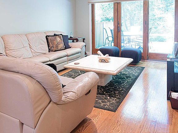 3rd image of 17 Meadowood Dr #17