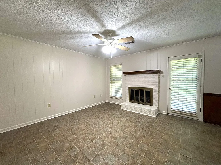 1153 Verlington Dr — Photo 6