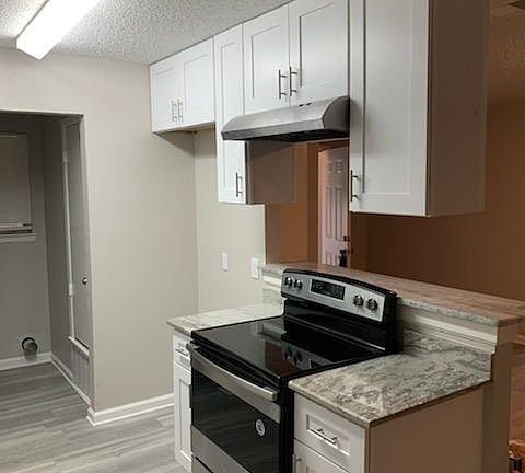 5th image of 206 East Pl