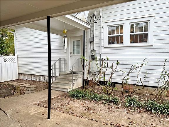 2nd image of 211 Myrtle St