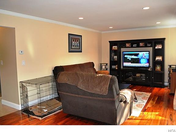 4th image of 401 Mountain Laurel Dr