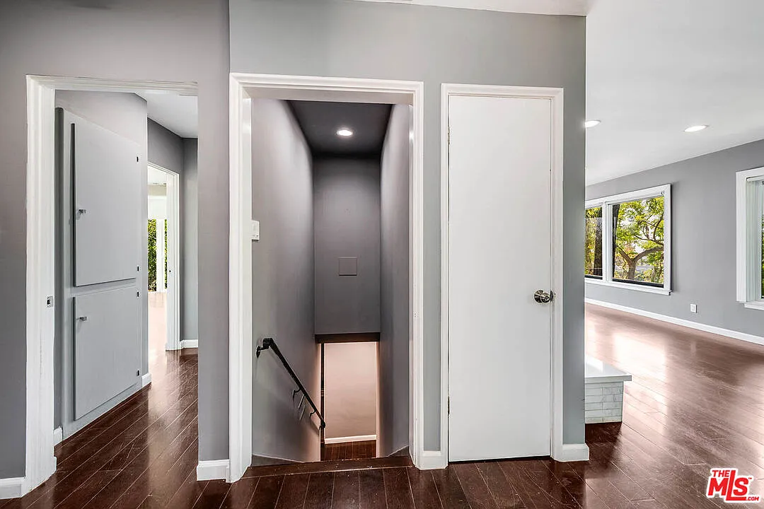 3 bed, 3.0 bath, 1787 sqft, $9,950 — Photo 3