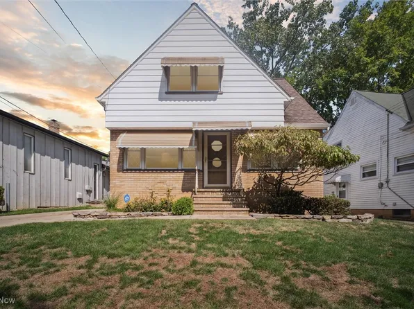 5837 Parkhill Dr, Parma Heights, OH 44130