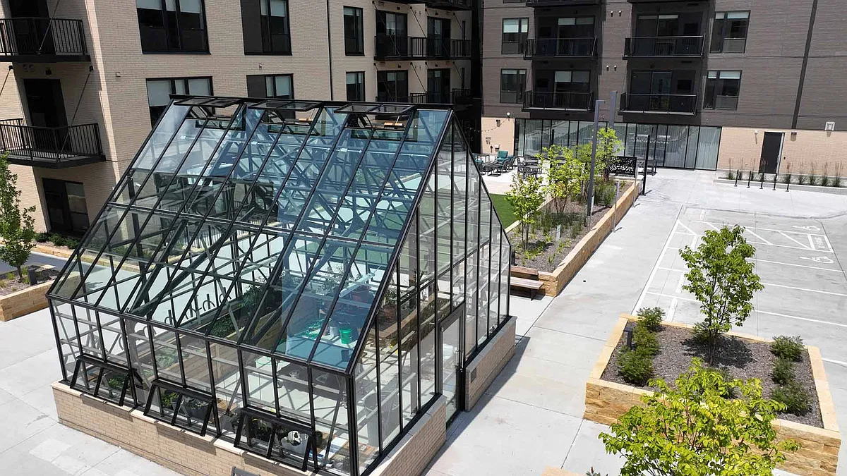 Building Photo - 2850 N Wayzata Blvd