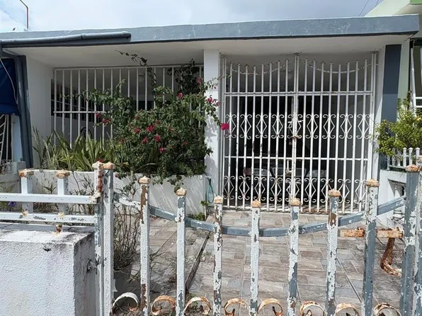 Calle Austral La Marina #255, Carolina, PR 00979