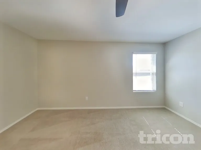 1740 Claireborne Ct — Photo 9