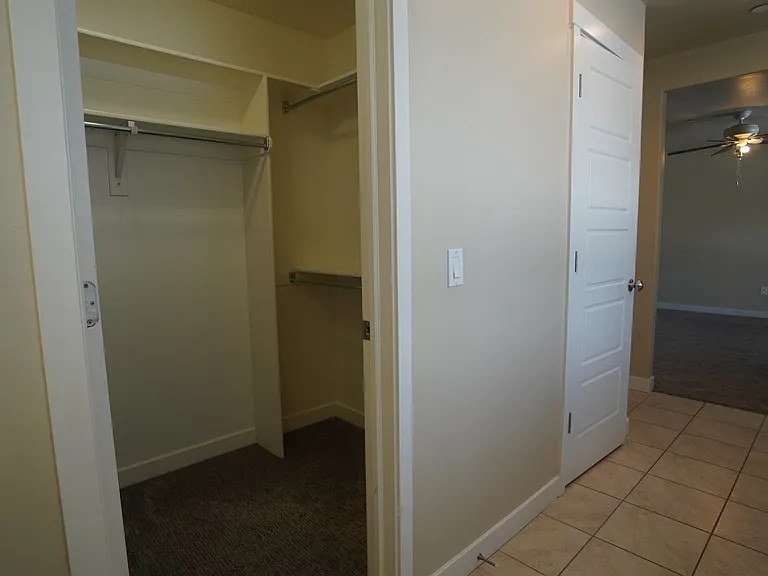 1203 E Roma Dr — Photo 17