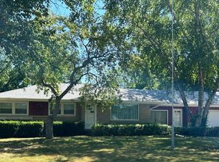 N50W15957 Maple Crest Ln, Menomonee Falls, WI 53051