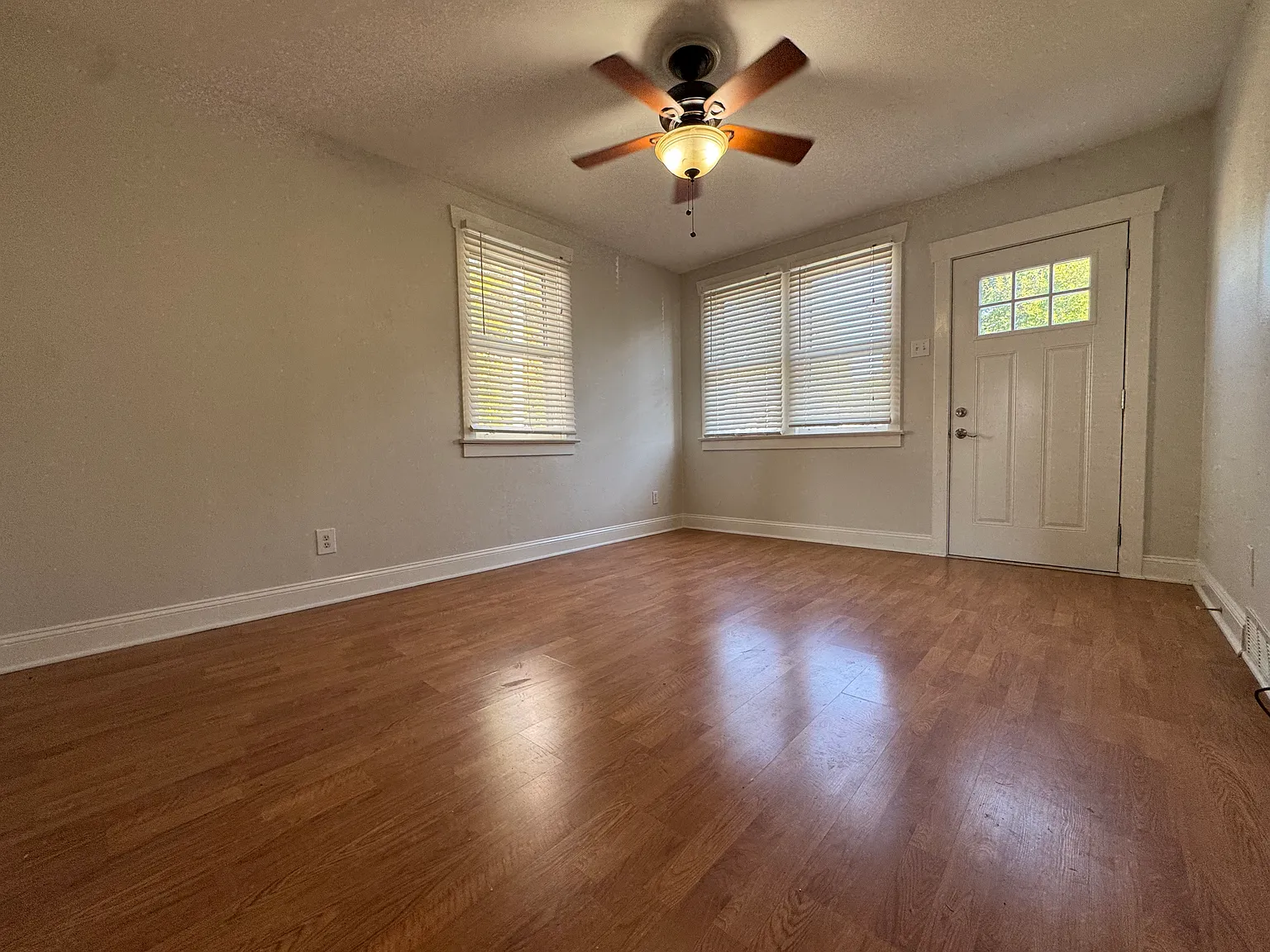 2 bed, 868 sqft, $1,250 — Photo 2
