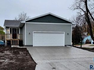1407 E 12th St, Sioux Falls, SD 57103