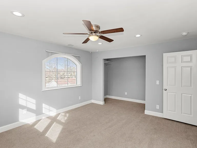 239 E Bledsoe St — Photo 41