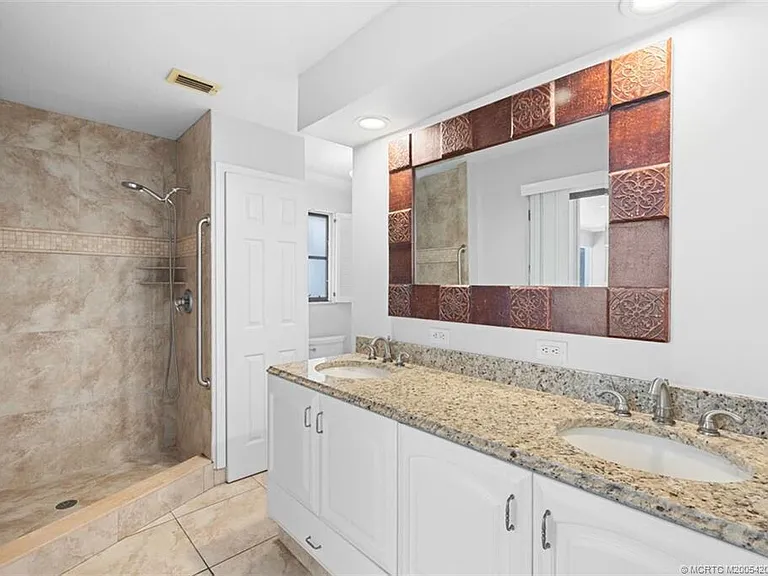 3074 NE Loquat Ln — Photo 14