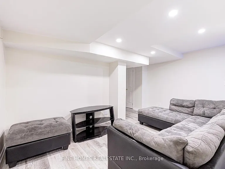28 Rockwood Cres #LOWER — Photo 6