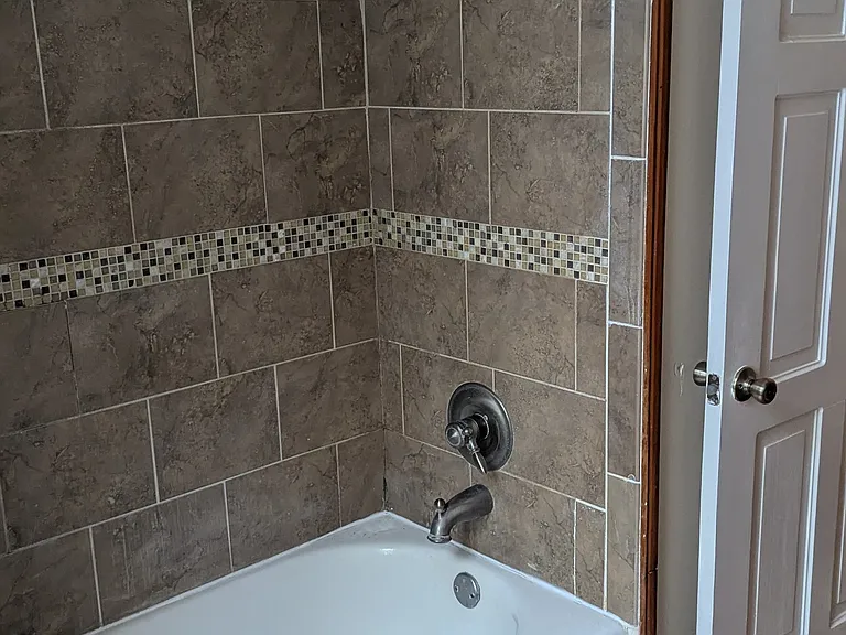 1016 N Robertson St — Photo 7