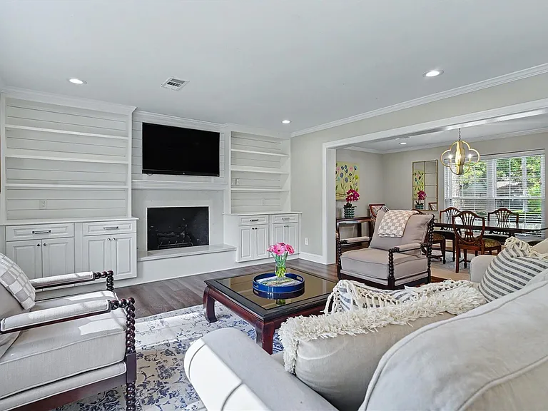 726 Thistlewood Dr — Photo 6