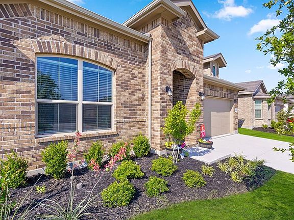 4th image of 836 Shepperton Way