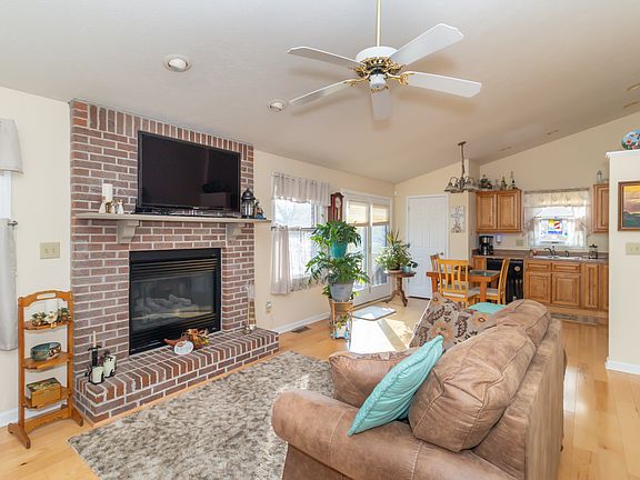 5th image of 727 Franklin Ct