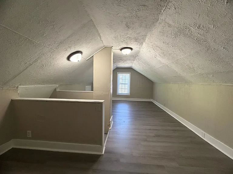 208 Linwood Dr — Photo 11