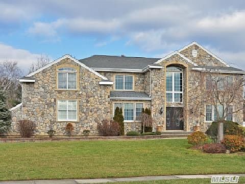 1st image of 5 Caumsett Pl