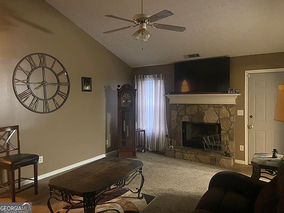3rd image of 911 Castle Ct