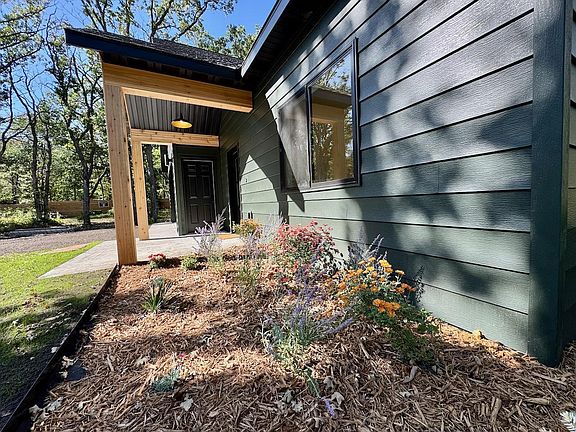3rd image of 37519 Norwood Ln