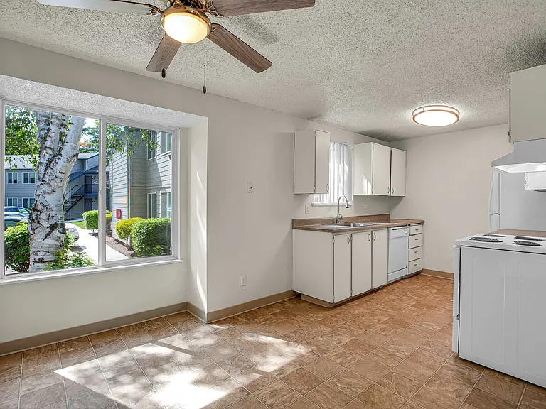 Riverview Apartments — Photo 15