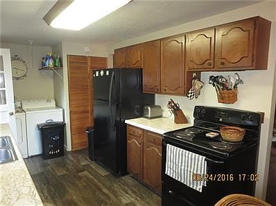 5th image of 205 Dunn Ave