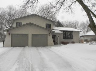 2517 Riverside Dr, Grand Island, NE 68801