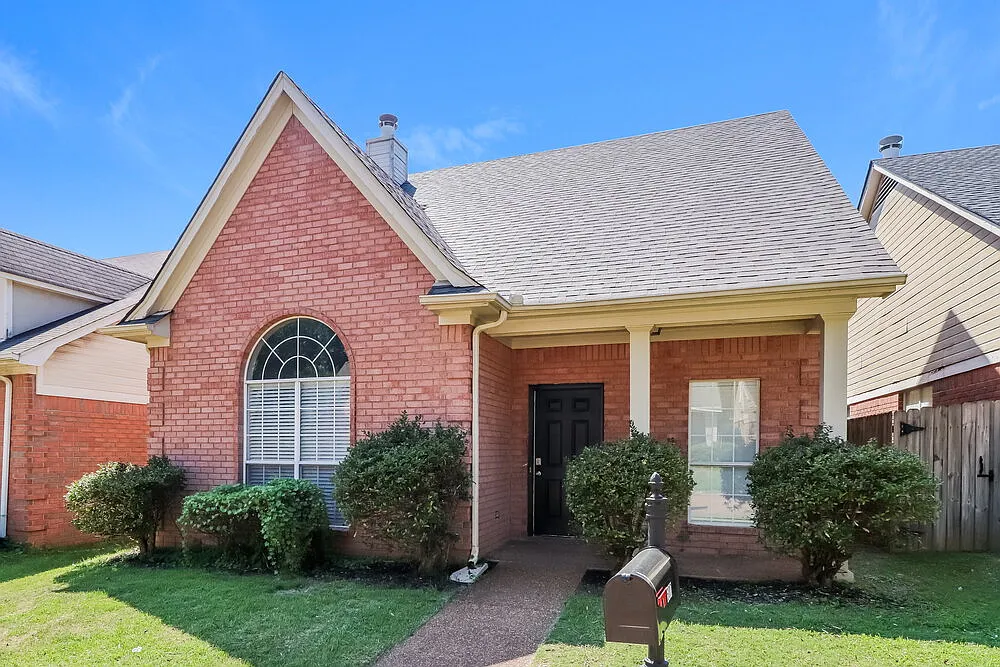 3 bed, 2.5 bath, 1494 sqft, $1,660 — Photo 4