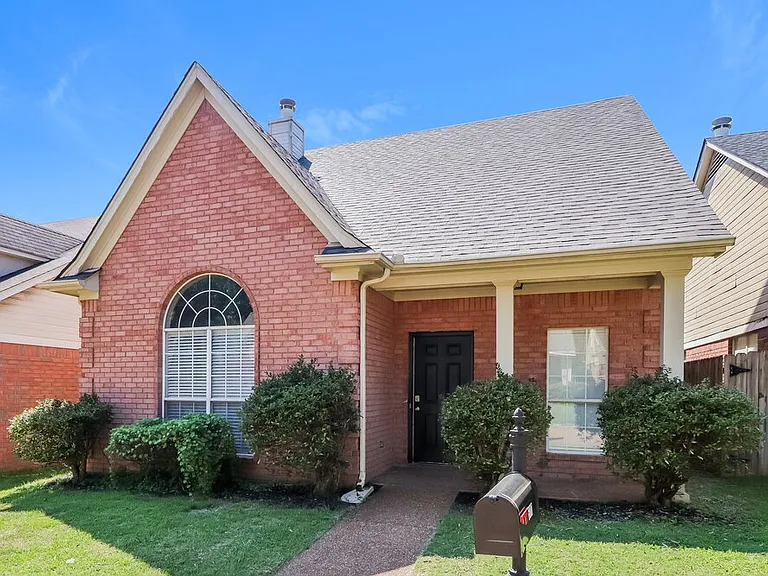 607 Ashley Glen Cir E — Photo 4