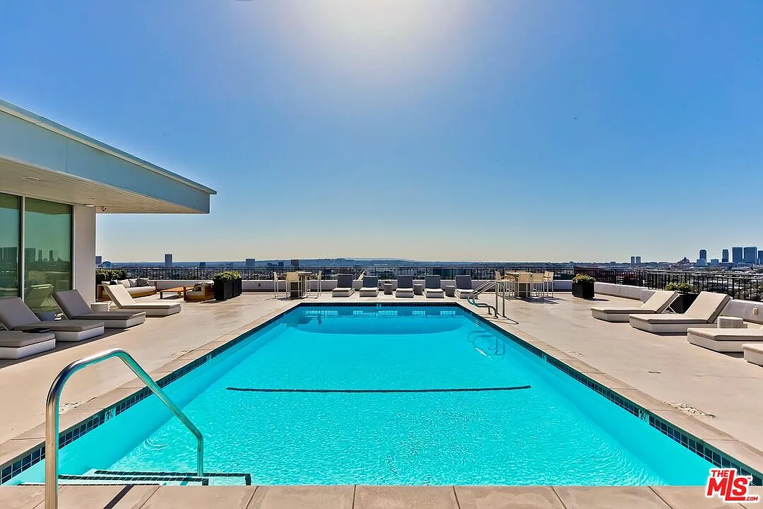 1 bed, 1.0 bath, 1000 sqft, $5,495 — Photo 2