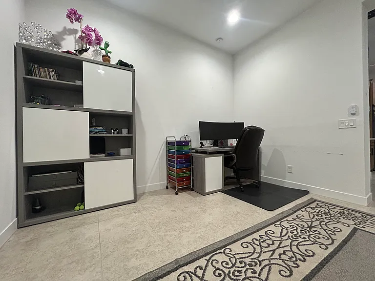 Den / Study / Office Room