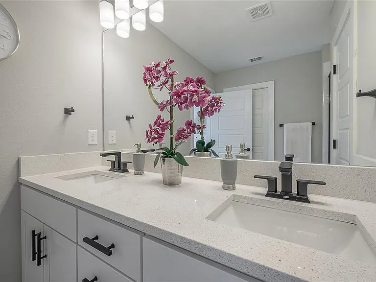 4402 W Gray St #1 — Photo 46