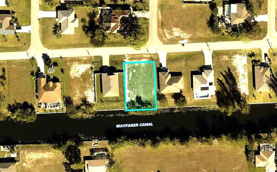 1st image of 902 SE 15th St