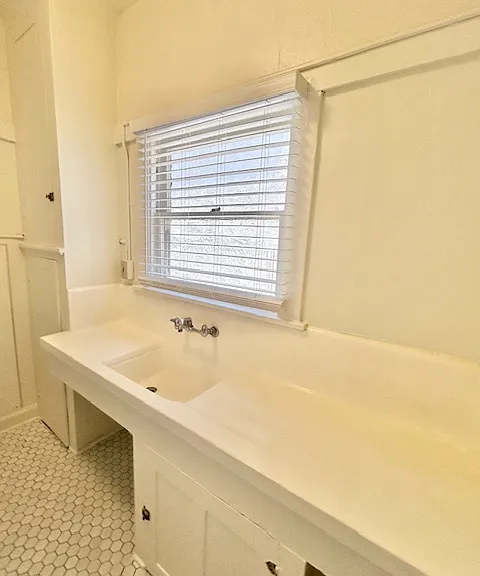 2004 C St #9 — Photo 8