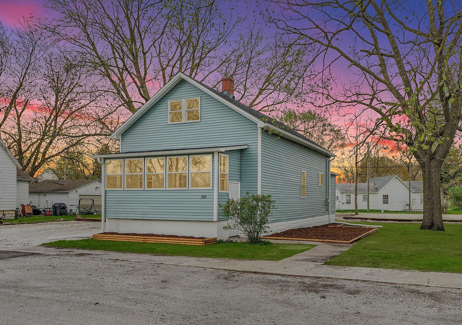 104 S Wabash Ave, Reddick, IL 60961 Zillow
