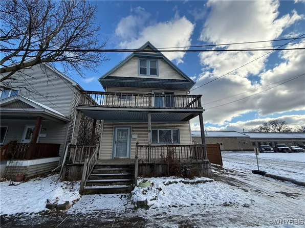 91 Wildwood Pl, West Seneca, NY 14210