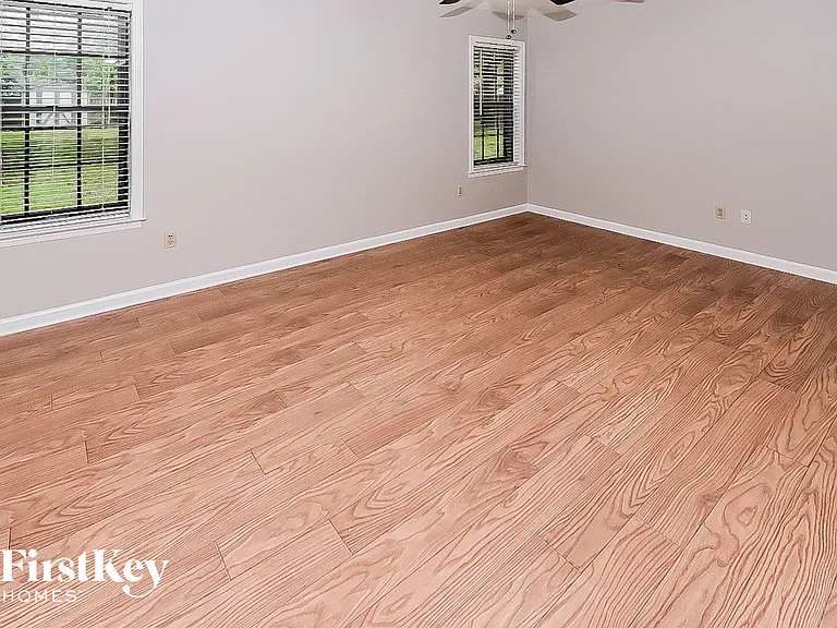 7066 Scepter Dr — Photo 8