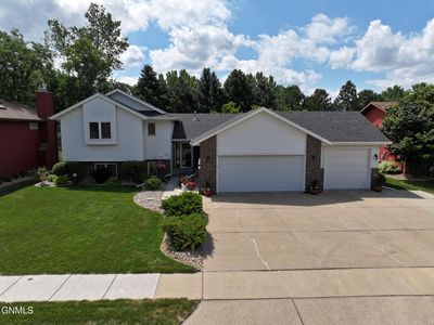 707 Munich Dr, Bismarck, ND, 58504