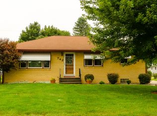 742 Green Park Ave, Colona, IL 61241