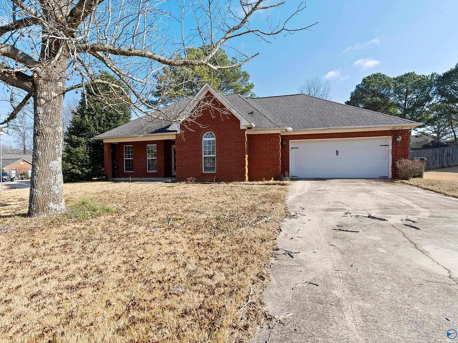 3 bed, 2.0 bath, 1950 sqft, $1,825 — Photo 2