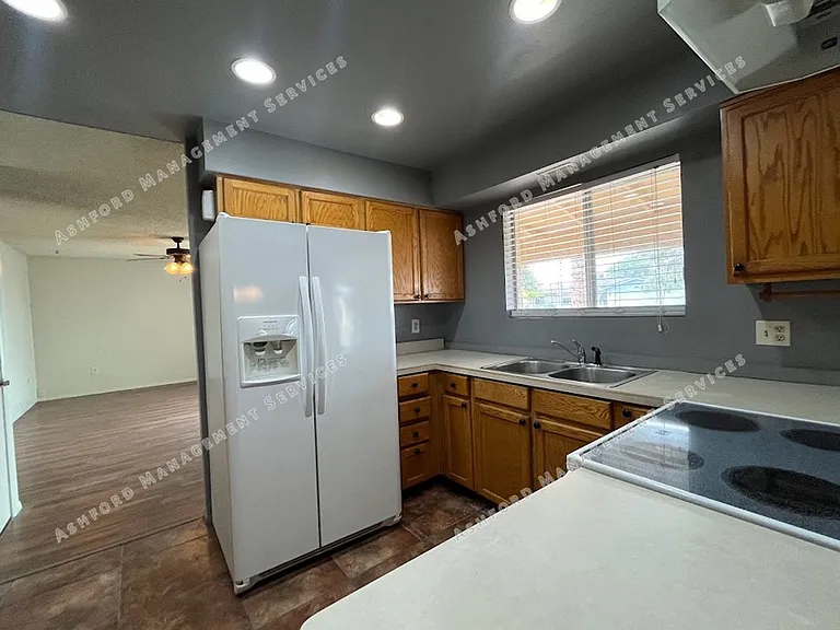 12229 N 48th Ave — Photo 4