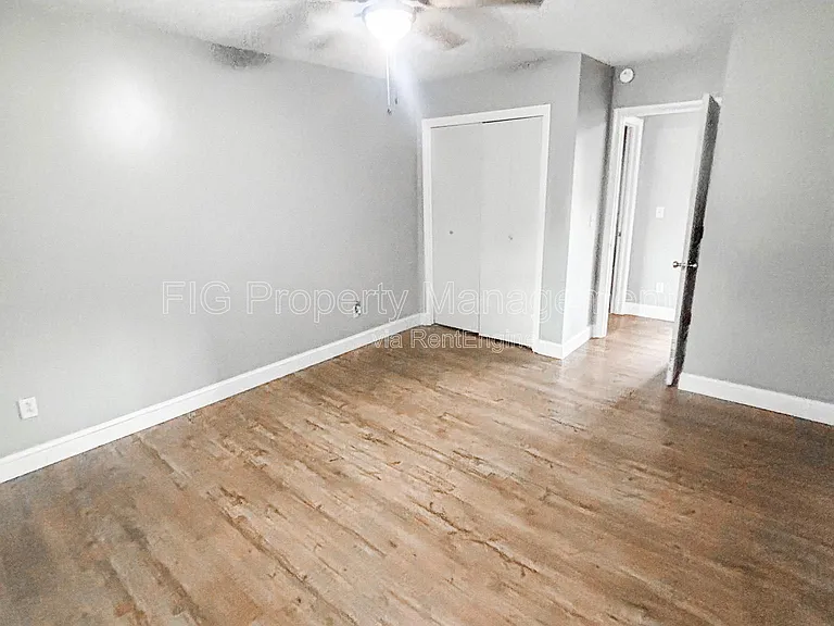 1433 Stratford Rd #6 — Photo 2