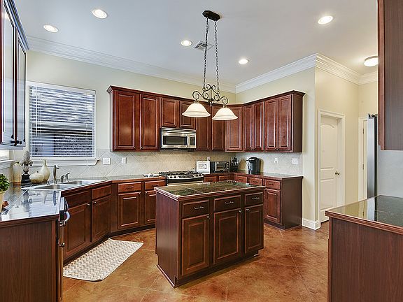5th image of 239 Autumn Woods Dr