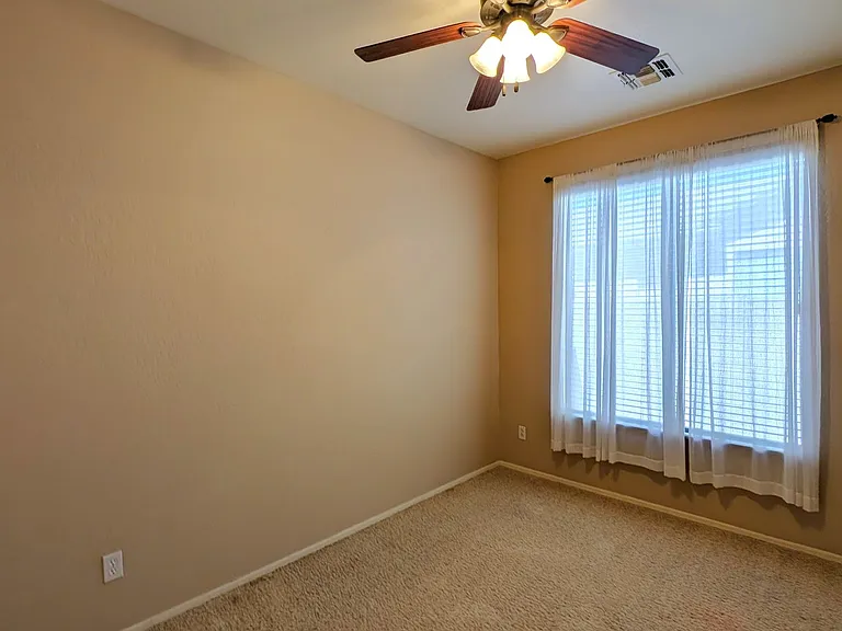 4236 E Oxford Ln — Photo 28