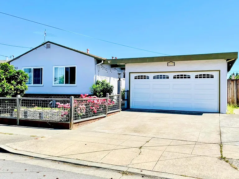 1234 McFarlane Ln — Photo 1