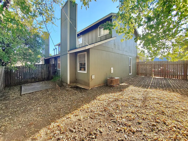 1814 Nicole Cir #B — Photo 14